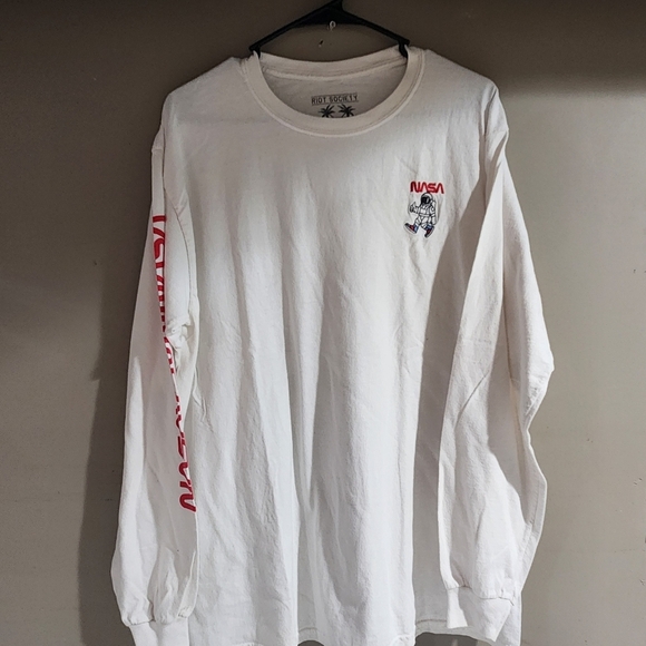 Riot Society NASA Long Sleeve Thumbs-up Astronaut Shirt Embroidered Size L - Picture 1 of 4
